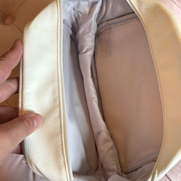 DIOR Beauty White Faux Leather Cosmetic Bag - Picture 4 of 4